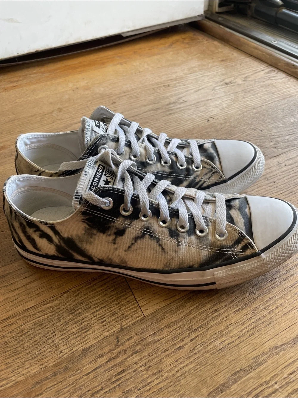 Converse Chuck Taylor Black & White Tie-Dye Sneakers Men’s 8.5 Womens 10.5